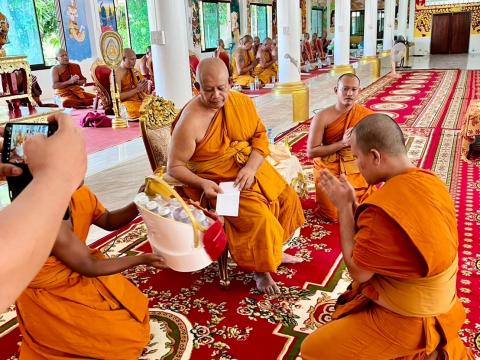 พิธีเจริญพระพุทธมนต์เฉลิมพระเกียรติถวายพระพรชัยมงคลเเด่ พระบาทสมเด็จพระเจ้าอยู่หัวฯ