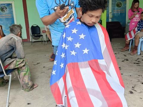 โครงการตัดผมฟรี ทำดีเพื่อพ่อ