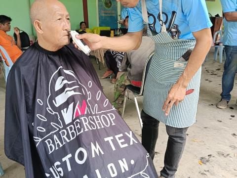 โครงการตัดผมฟรี ทำดีเพื่อพ่อ