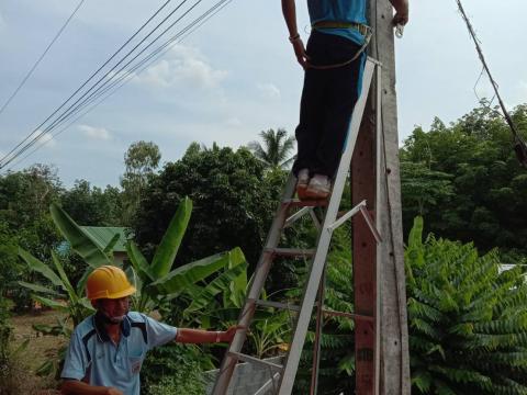 ซ่อมไฟฟ้าสาธารณะ หมู่ที่ 4 บ้านหนองถนน