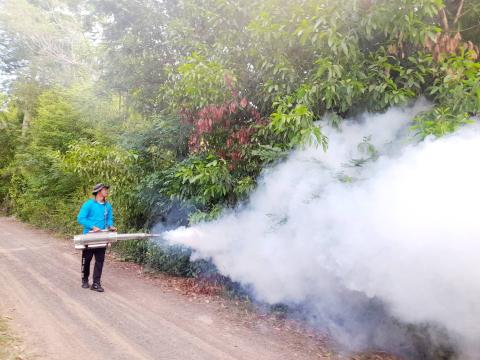 พ่นหมอกควันป้องกันโรคไข้มาลาเรีย
