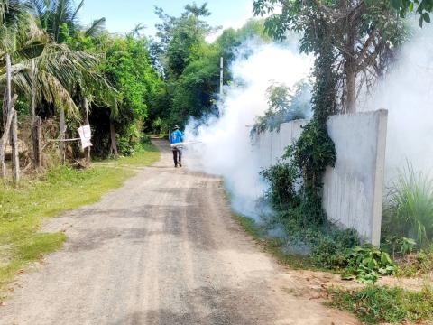 พ่นหมอกควันป้องกันโรคไข้มาลาเรีย