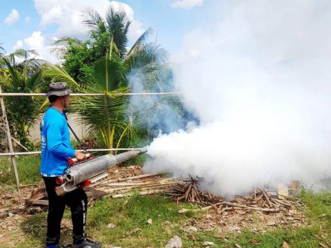 พ่นหมอกควันป้องกันโรคไข้มาลาเรีย