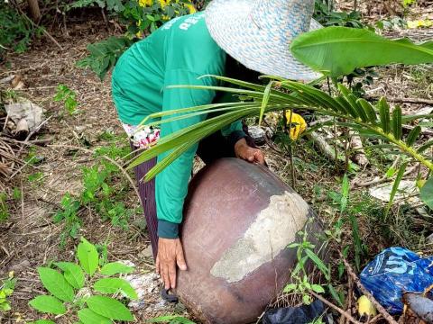 ลงพื้นที่หยอดทรายอะเบทเพื่อป้องกันและกำจัดลูกน้ำยุงลายในชุมชน วัด และโรงเรียน ประจำปี 2568