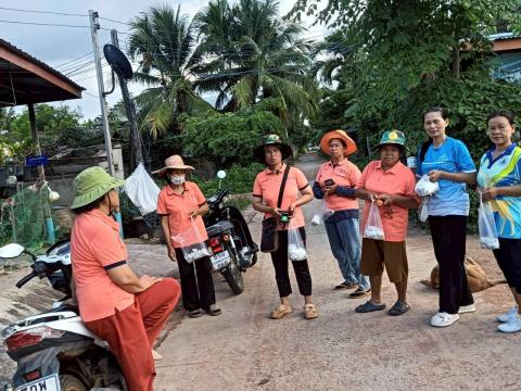 ลงพื้นที่หยอดทรายอะเบทเพื่อป้องกันและกำจัดลูกน้ำยุงลายในชุมชน วัด และโรงเรียน ประจำปี 2568