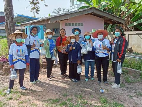 ลงพื้นที่หยอดทรายอะเบทเพื่อป้องกันและกำจัดลูกน้ำยุงลายในชุมชน วัด และโรงเรียน ประจำปี 2568