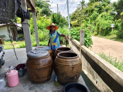 ลงพื้นที่หยอดทรายอะเบทเพื่อป้องกันและกำจัดลูกน้ำยุงลายในชุมชน วัด และโรงเรียน ประจำปี 2568