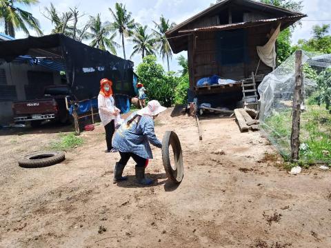 ลงพื้นที่หยอดทรายอะเบทเพื่อป้องกันและกำจัดลูกน้ำยุงลายในชุมชน วัด และโรงเรียน ประจำปี 2568