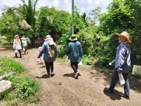 ลงพื้นที่หยอดทรายอะเบทเพื่อป้องกันและกำจัดลูกน้ำยุงลายในชุมชน วัด และโรงเรียน ประจำปี 2568