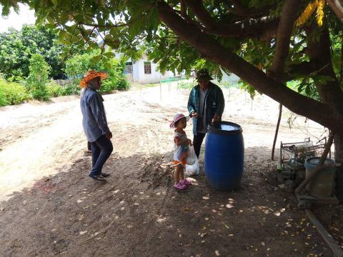 ลงพื้นที่หยอดทรายอะเบทเพื่อป้องกันและกำจัดลูกน้ำยุงลายในชุมชน วัด และโรงเรียน ประจำปี 2568