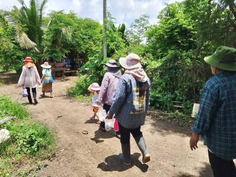 ลงพื้นที่หยอดทรายอะเบทเพื่อป้องกันและกำจัดลูกน้ำยุงลายในชุมชน วัด และโรงเรียน ประจำปี 2568