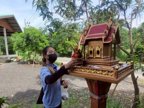 ลงพื้นที่หยอดทรายอะเบทเพื่อป้องกันและกำจัดลูกน้ำยุงลายในชุมชน วัด และโรงเรียน ประจำปี 2568